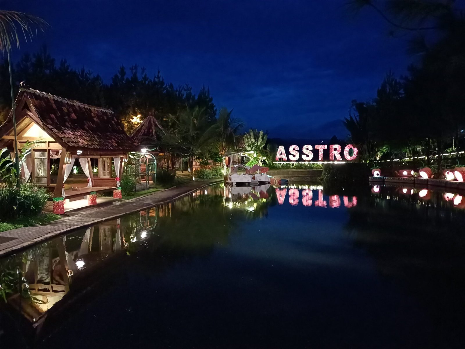 Asstro (Asep Stroberi) Cimaragas Tempat Makan Favorit di Garut