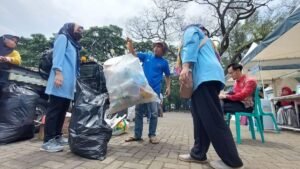 Cara Unik Pemuda Garut Ubah Sampah Jadi Cuan