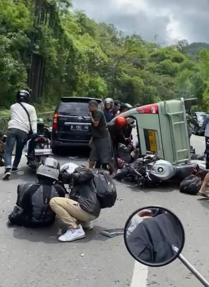 Kecelakaan Beruntun di Tutugan Leles Garut