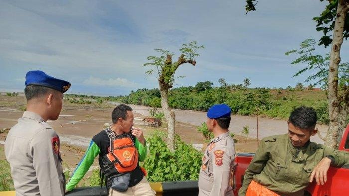 Sungai Cikandang Garut Hanyutkan Pengembala Kerbau