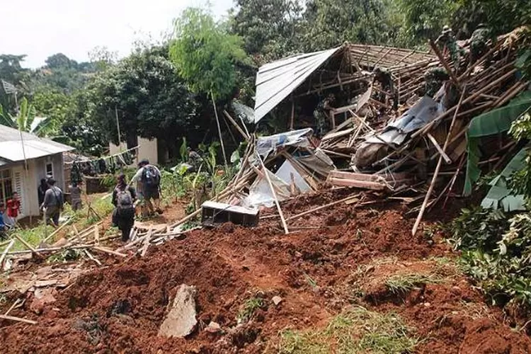 Longsor Terjang Bungbulang Garut