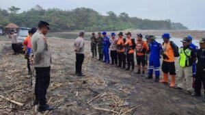 Penggembala Kerbau Hilang Terseret Arus Sungai di Garut