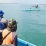 Penyelamatan 10 Nelayan di Pantai Karang Papak Garut