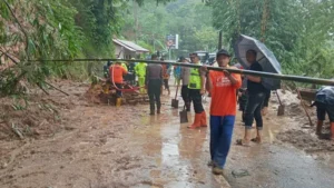 Lima Titik Longsor Lumpuhkan Jalur Garut–Tasik