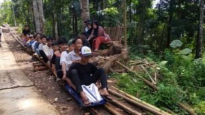 Lori: Permainan Anak Tradisional yang Kembali Tenar di Malangbong