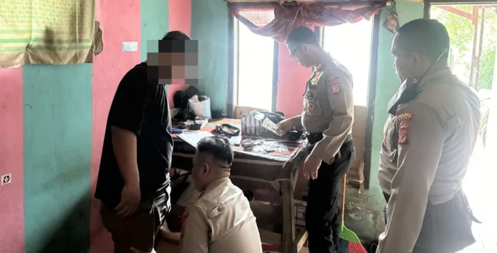 Polisi Gerebek ‘Markas’ Obat Terlarang di Cibatu