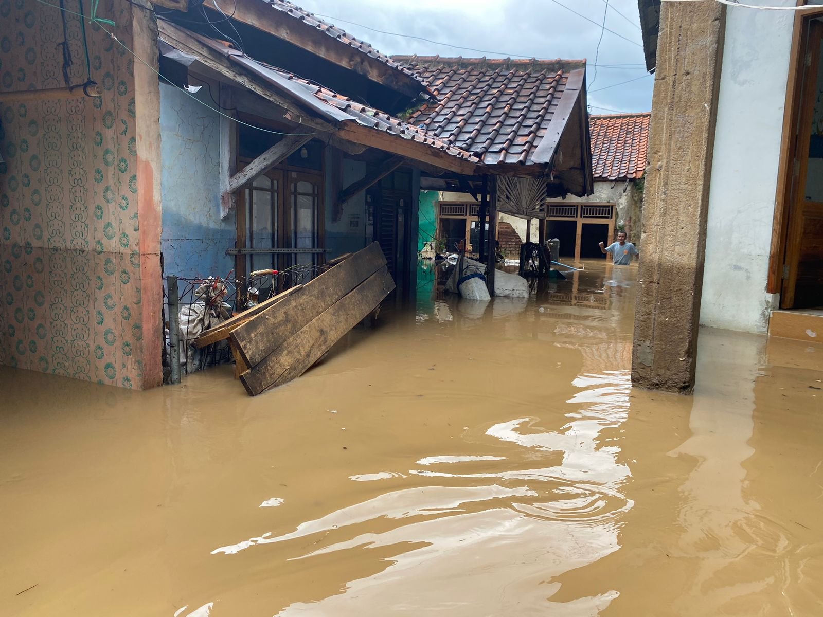 Diguyur Hujan Seharian. Tarogong Garut Diterjang Banjir