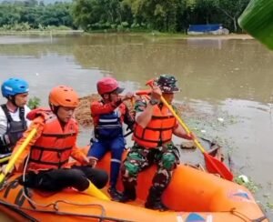 Garut Dikepung Banjir. Tim Gabungan Evakuasi Warga Terjebak