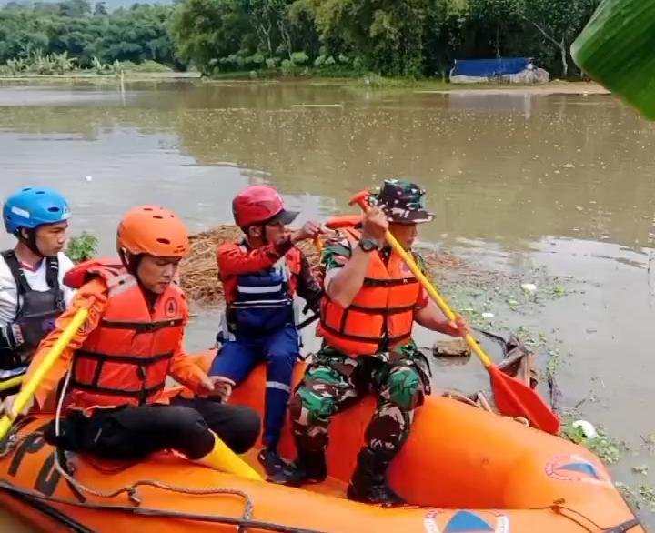 Garut Dikepung Banjir. Tim Gabungan Evakuasi Warga Terjebak
