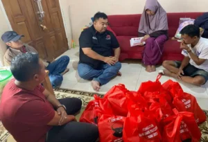 Anggota DPRD Garut Tinjau Korban Kebakaran di Cidatar