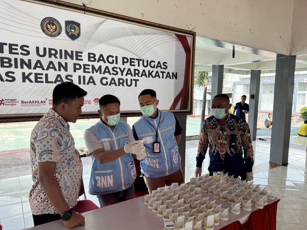 Wujud Komitmen Bersih Narkoba. Lapas Kelas IIA Garut Lakukan Tes Urine