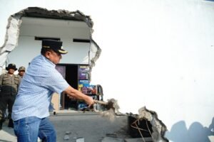 Pemkab Bongkar Bangunan Melanggar Aturan