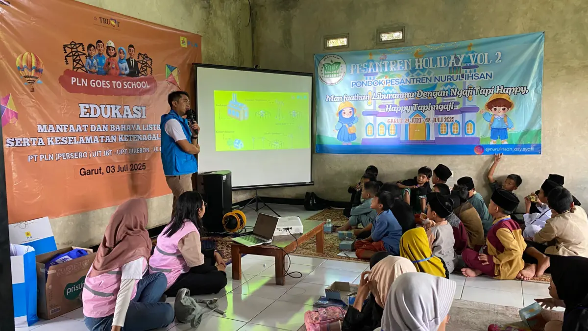 PLN ULTG Garut dan Srikandi PLN Edukasi Santri