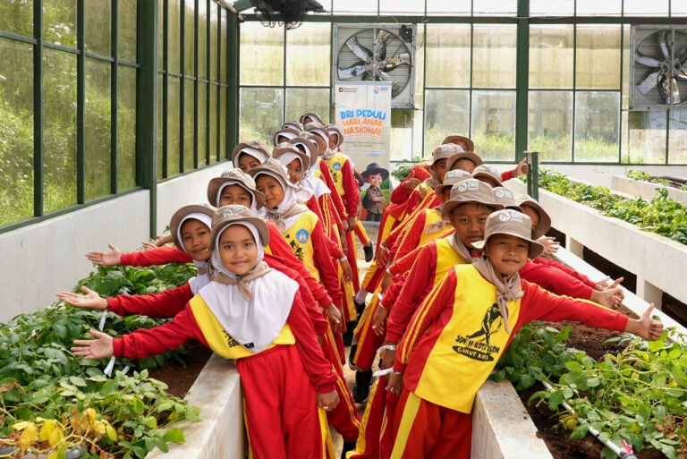 BRI Dukung Pendidikan Karakter Anak Lewat Agroedukasi di Garut