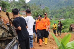 Pemkab Garut Salurkan Bantuan kepada Petani Terdampak Bencana