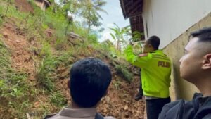 Bocah 10 Tahun di Garut Tewas Tertimbun Longsor Saat Tidur