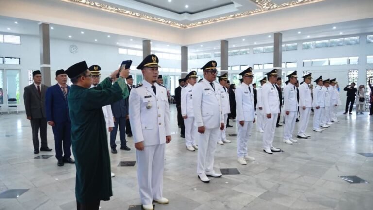 Bupati Garut Lantik 16 Camat dan 21 Sekretaris Kecamatan