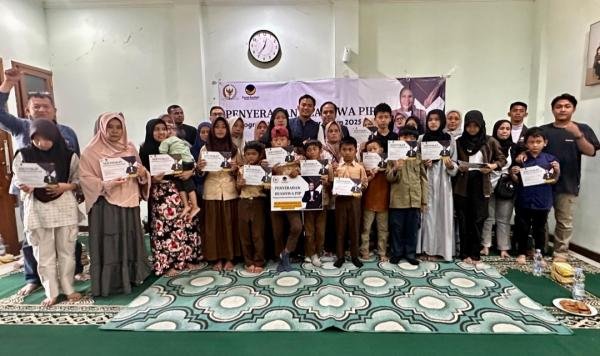 Lola Nelria Oktavia Serahkan Ratusan Beasiswa PIP untuk Pelajar di Garut